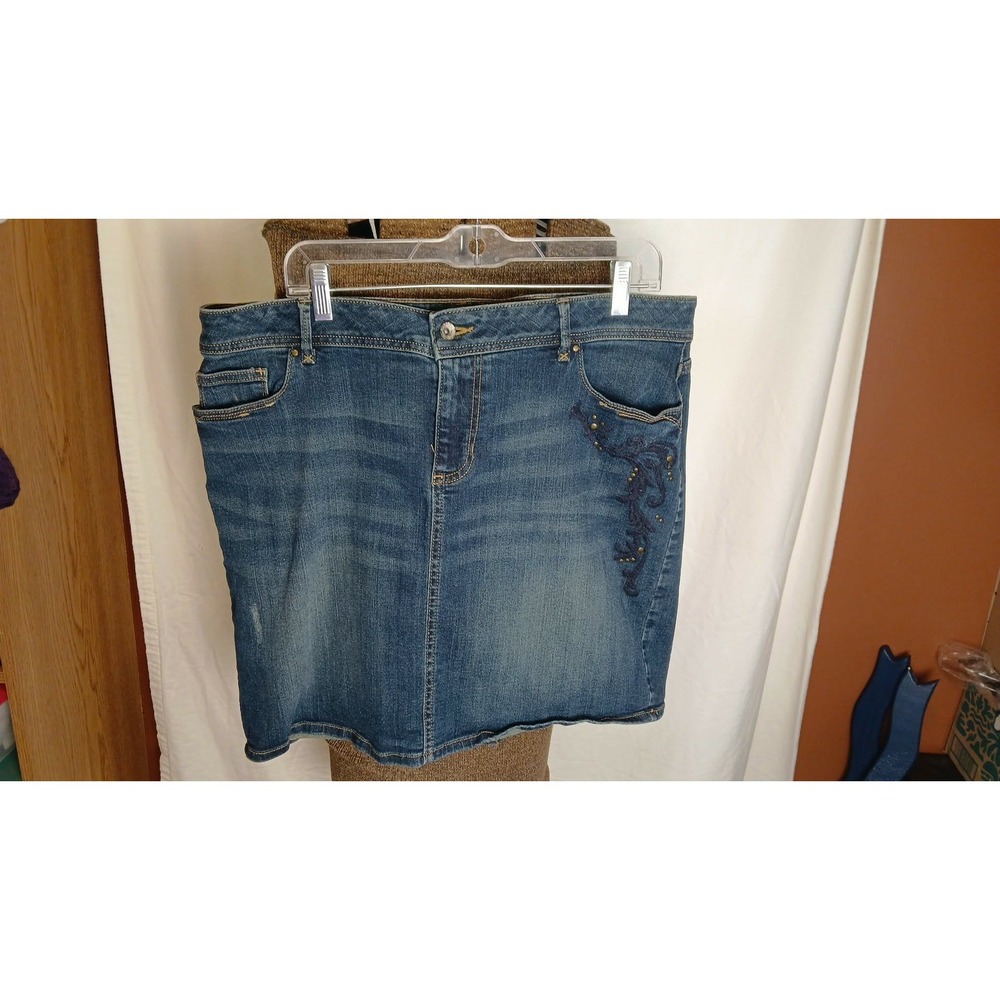 Sonoma Life Style Womens Denim Skirt Size 16 Blue Embroidered Studded Modern Fit